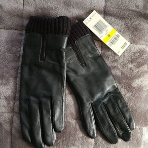 Women's black leather gloves, size medium